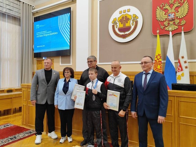 Григорьев Доминик, ученик 7Г класса нашей школы принимал поздравления