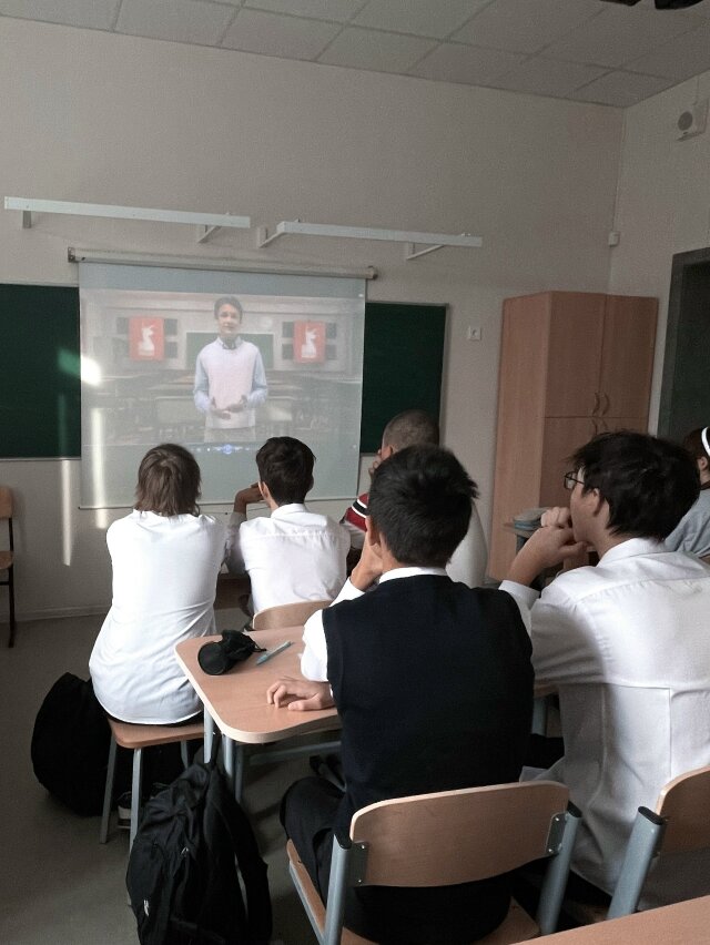 6 октября 2025 года у учащихся 8А класса прошел традиционный урок из цикла «Разговоры о важном»