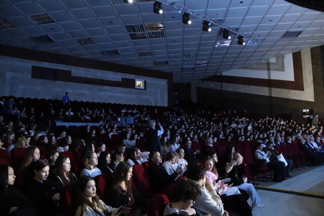 Десятиклассники нашей школы распахнули двери в будущее в ЧувГУ!